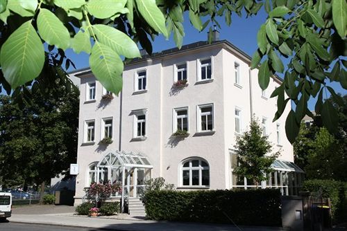 Pension Am Grossen Garten Дрезден Екстериор снимка