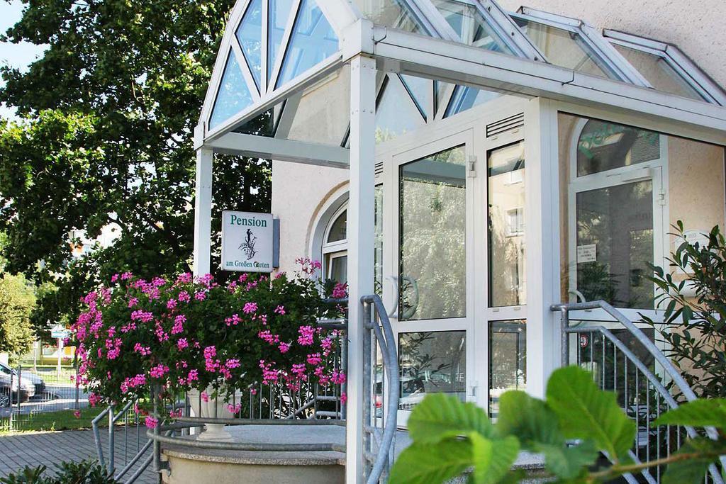Pension Am Grossen Garten Дрезден Екстериор снимка