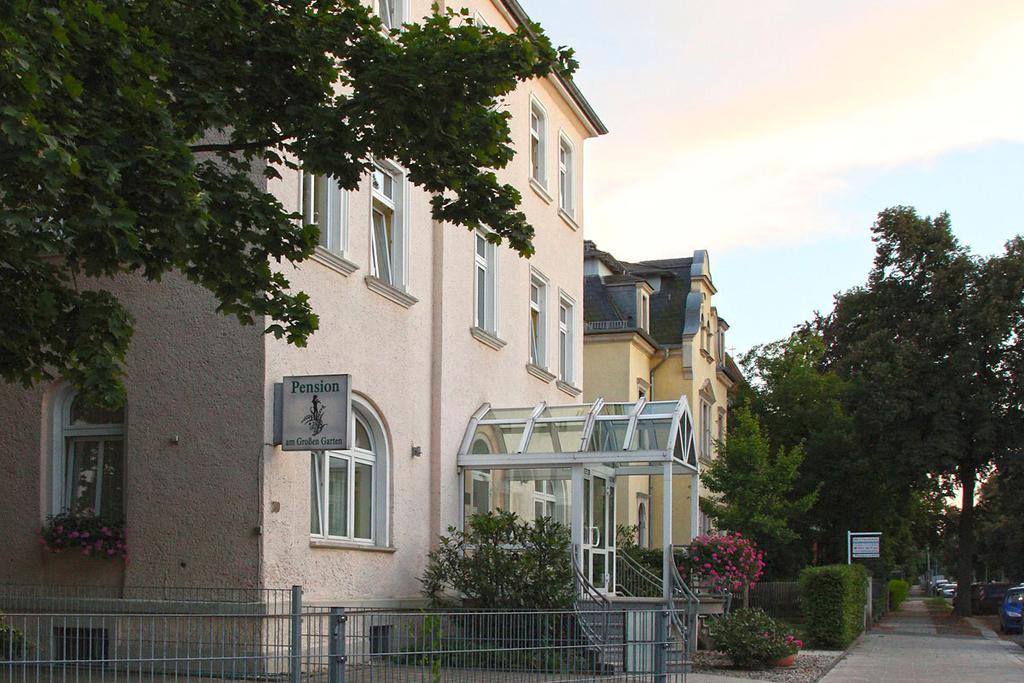 Pension Am Grossen Garten Дрезден Екстериор снимка